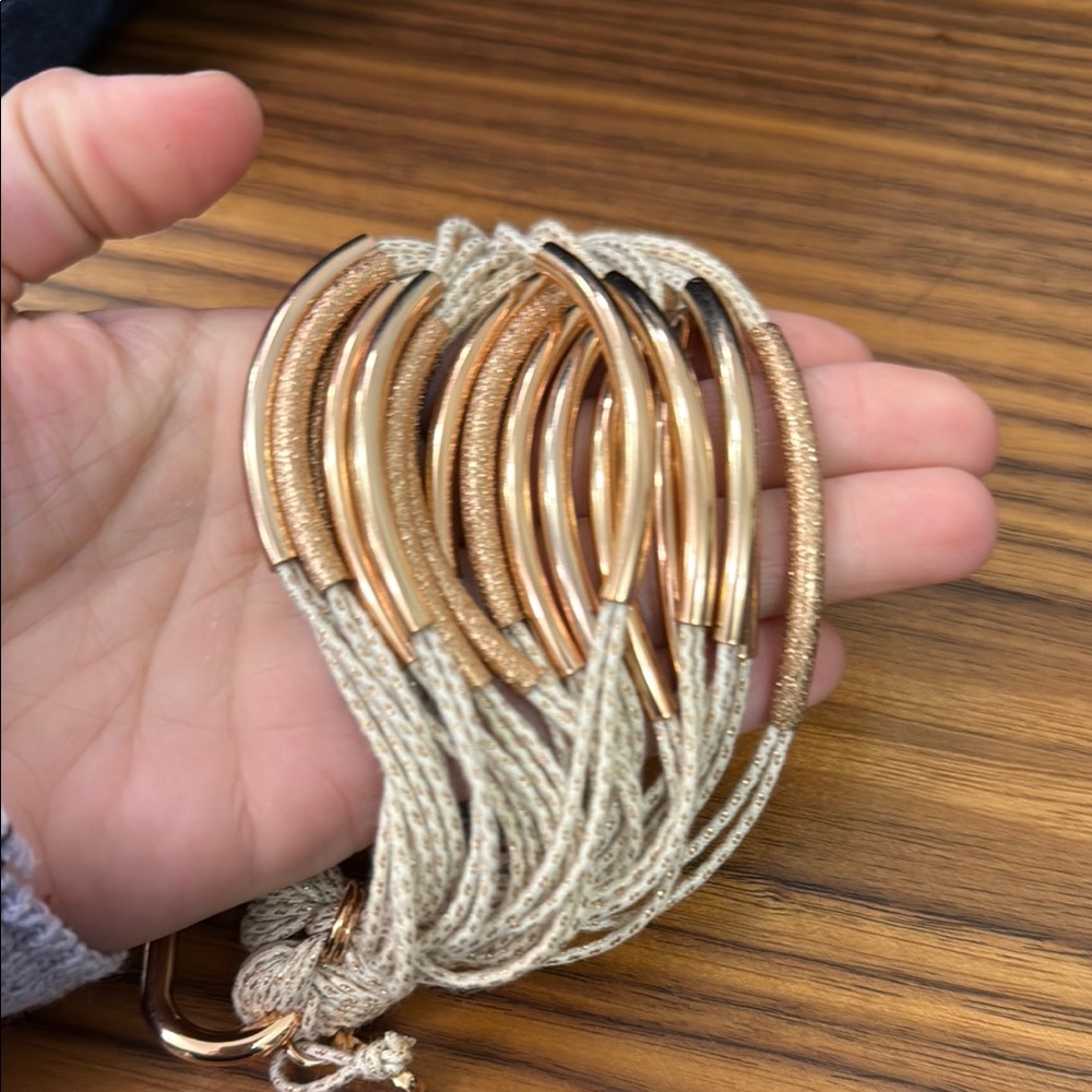 Elegant Gold and Silver Women's Bracelet - Picture 4 of 4